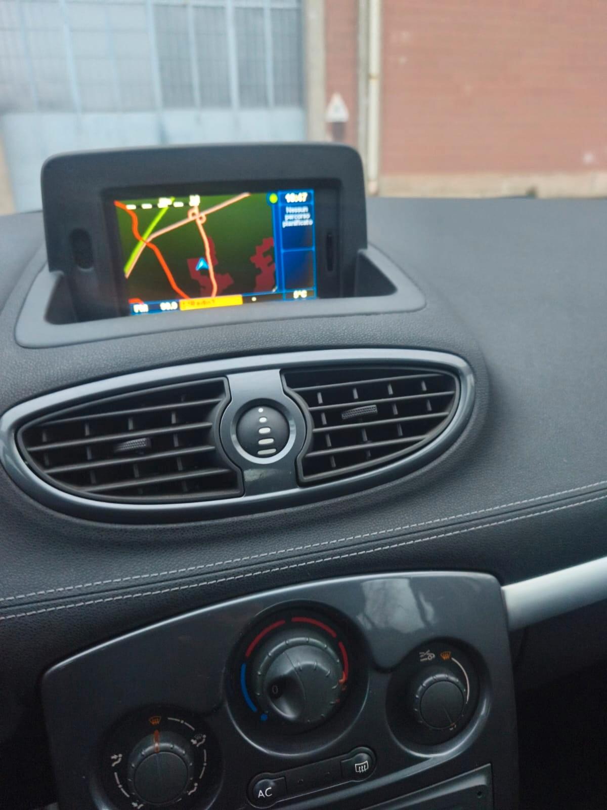 Renault Clio 2011----1.5 Diesel Neopatentati