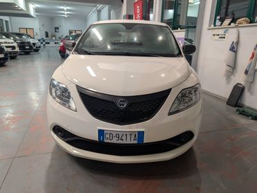 Lancia Ypsilon 1.0 FireFly 5 porte S&S Hybrid Ecochic Silver