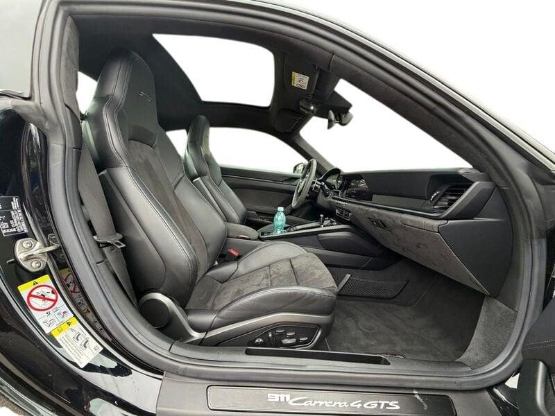 Porsche 911 Carrera 4 GTS