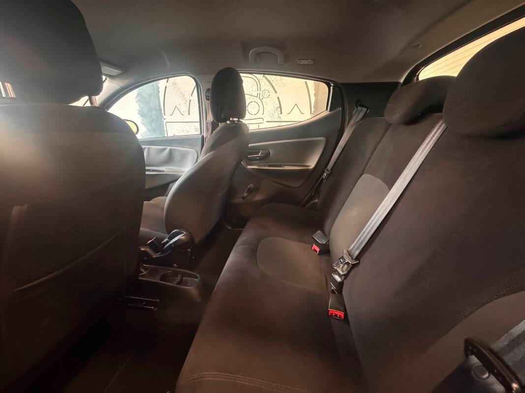 Lancia Ypsilon 1.2 8v Silver 69cv