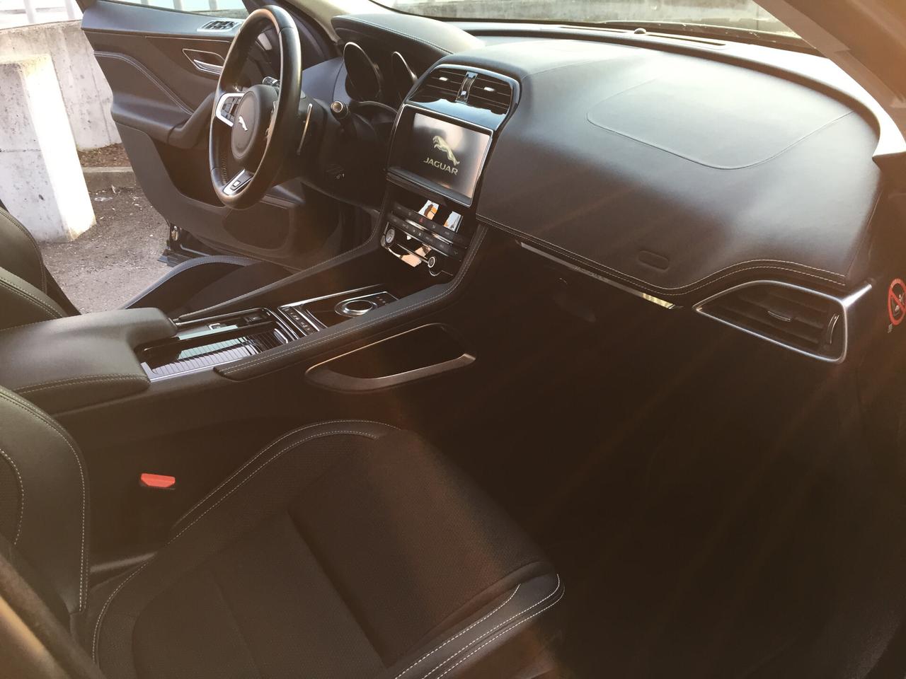 Jaguar F-Pace 2.0 D 180 CV AWD R-Sport
