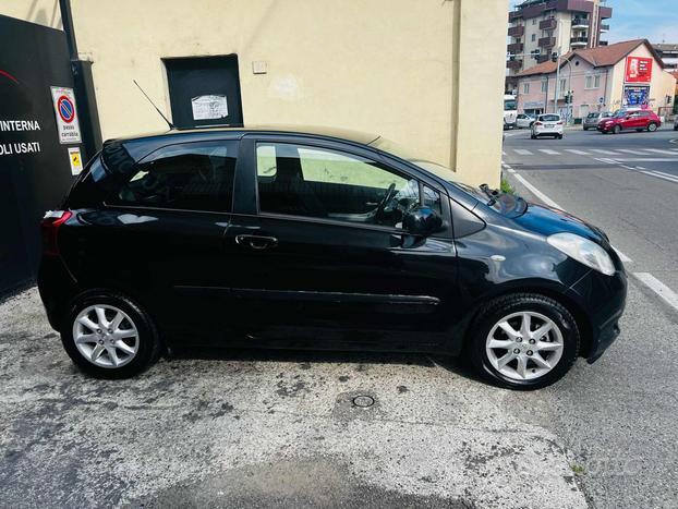 TOYOTA Yaris 1.0 3 porte Sol