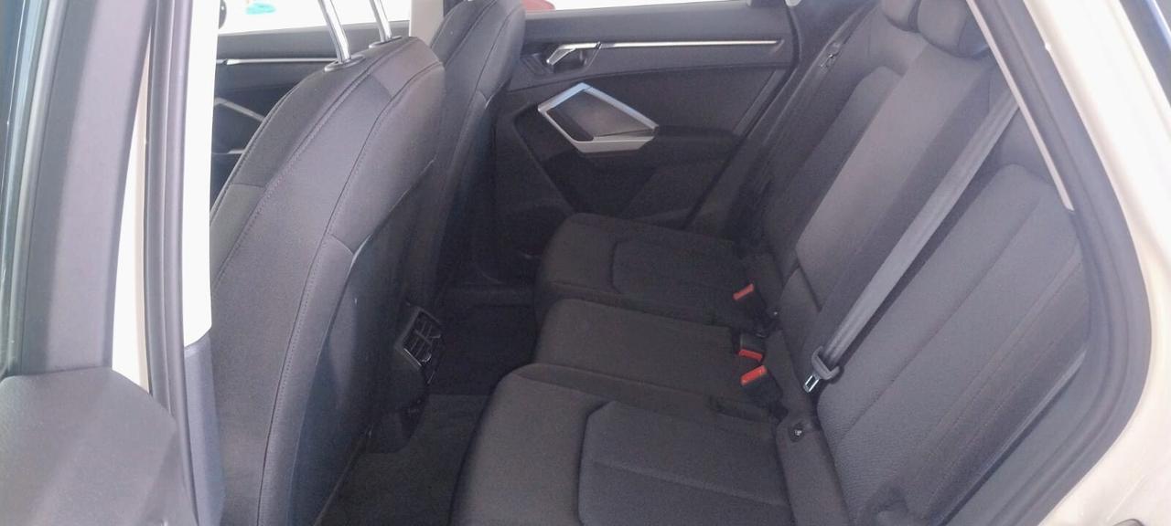 Audi Q3 35 TDI quattro Business Advanced