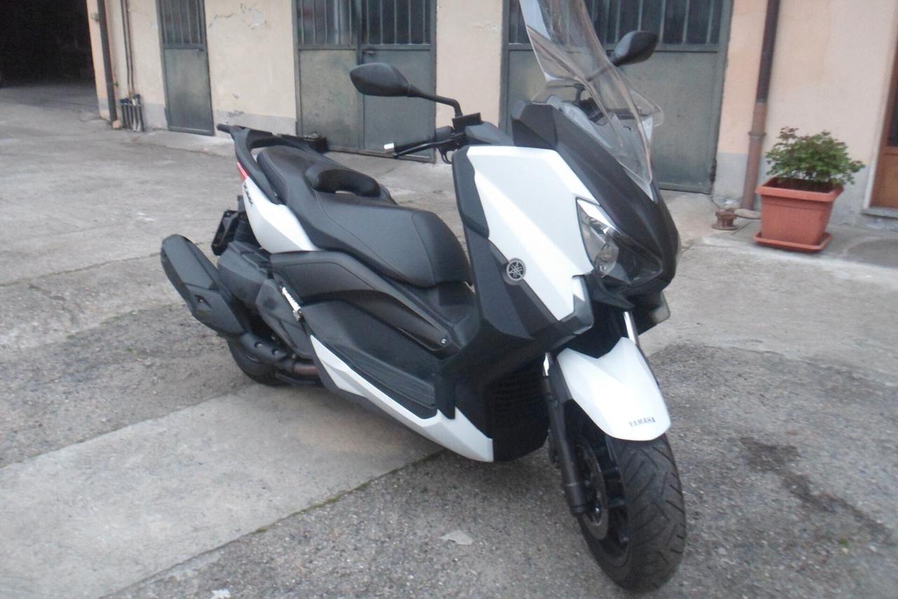 YAMAHA XMAX 400