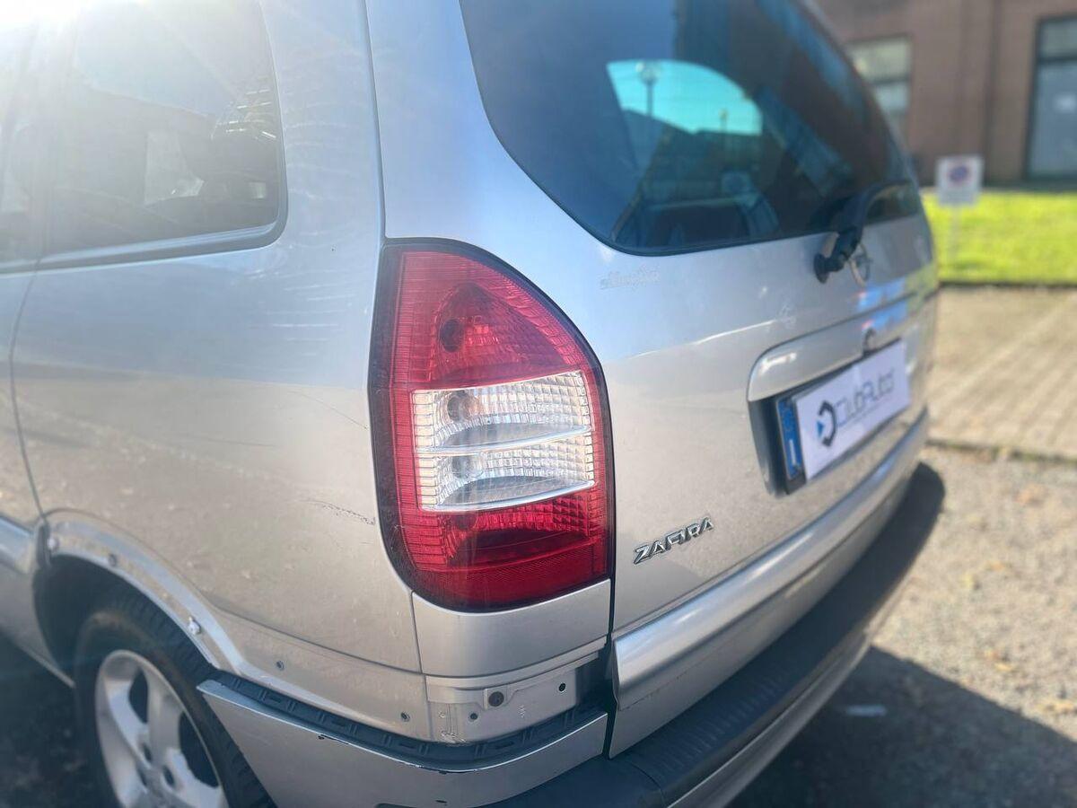Opel Zafira Zafira 1.8 16v Sport Design 7 POSTI!