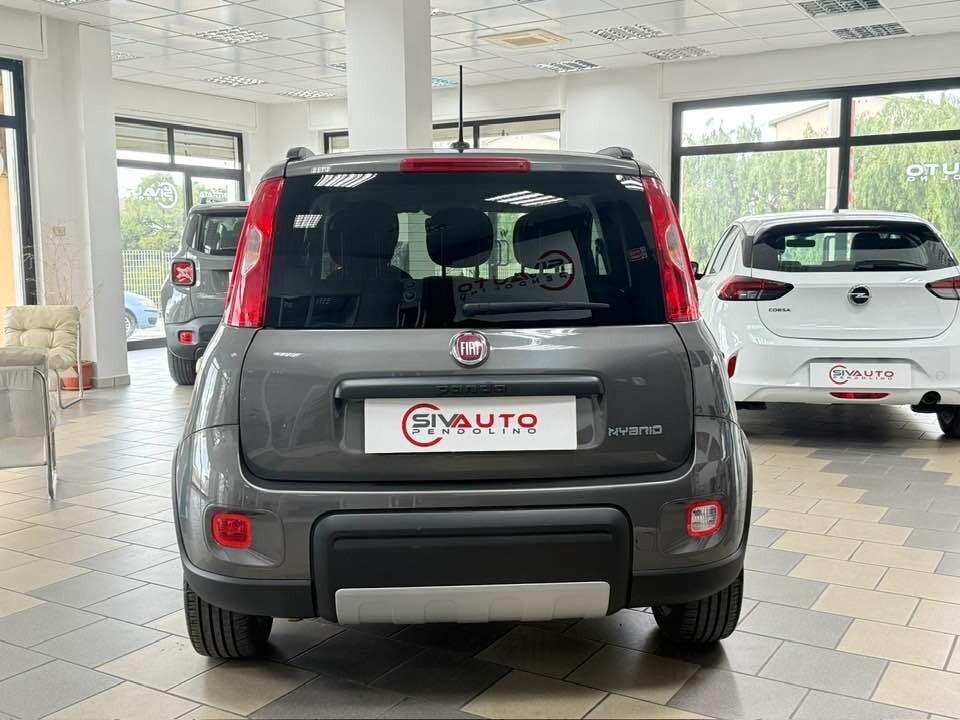 Fiat Panda 1.0 FireFly S&S Hybrid City Life con comandi al volante