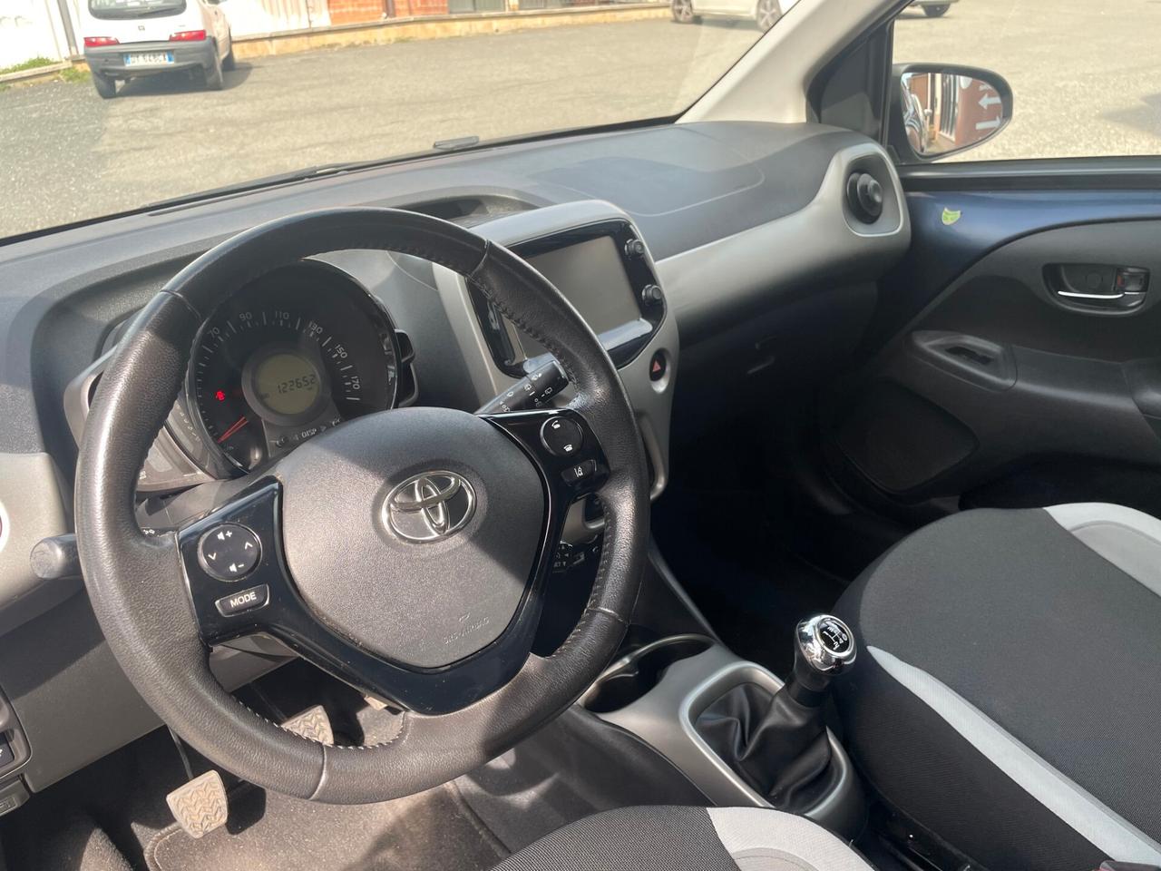 Toyota Aygo 1.0 VVT-i 69 CV 5 porte x-cool