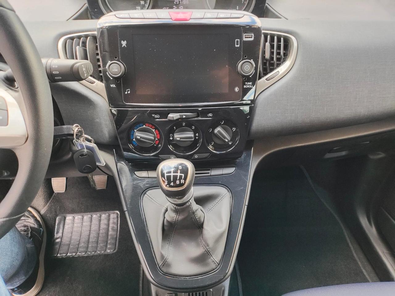 LANCIA YPSILON 1.0 HYBRID -2023