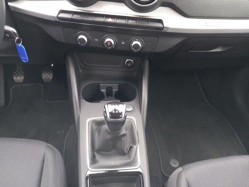 Audi Q2 Q2 30 TFSI Business Advanced LED PDC COCKPIT