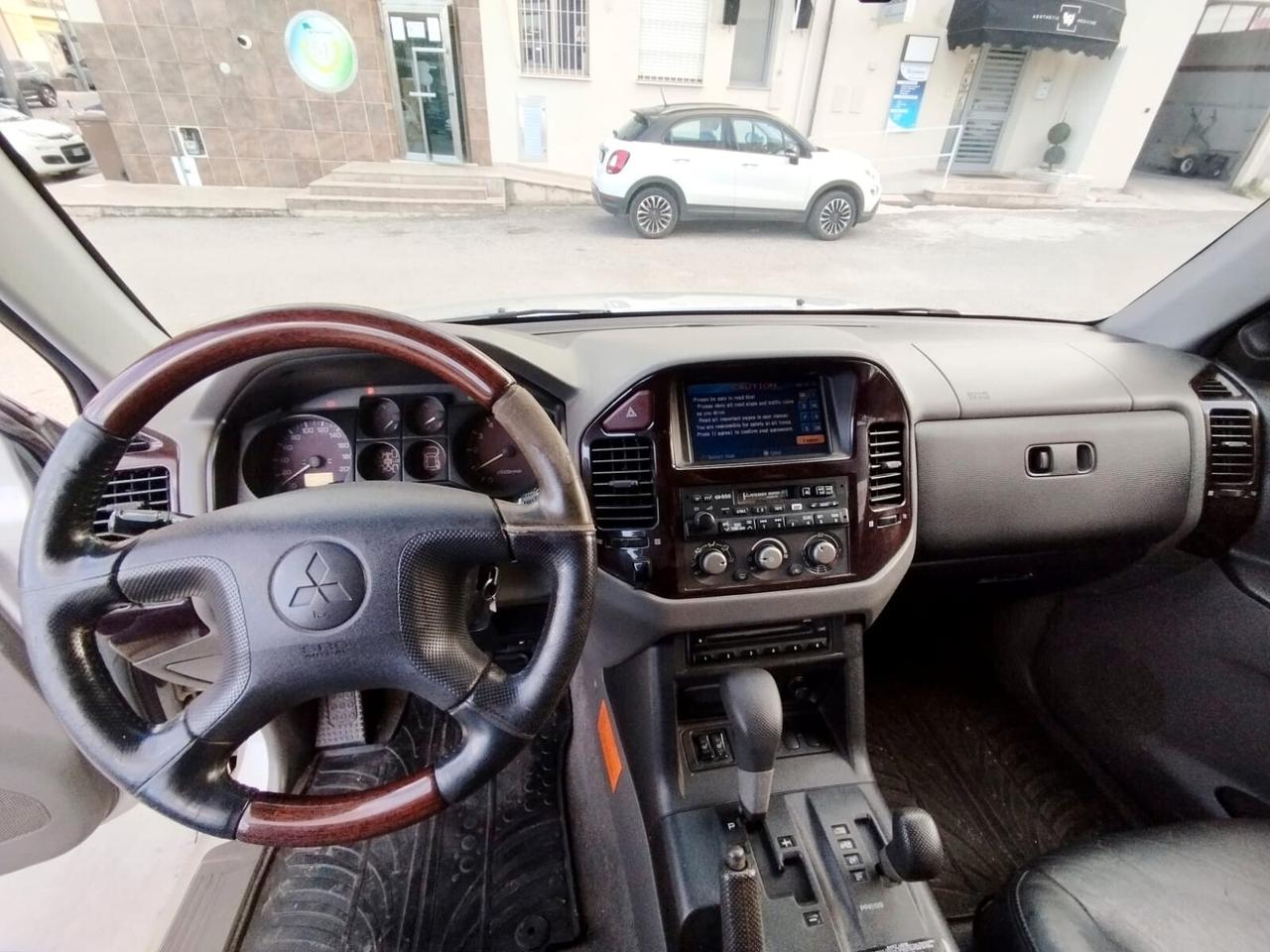 Mitsubishi Pajero 3.2 16V DI-D 3p. GLS2 Autocarro