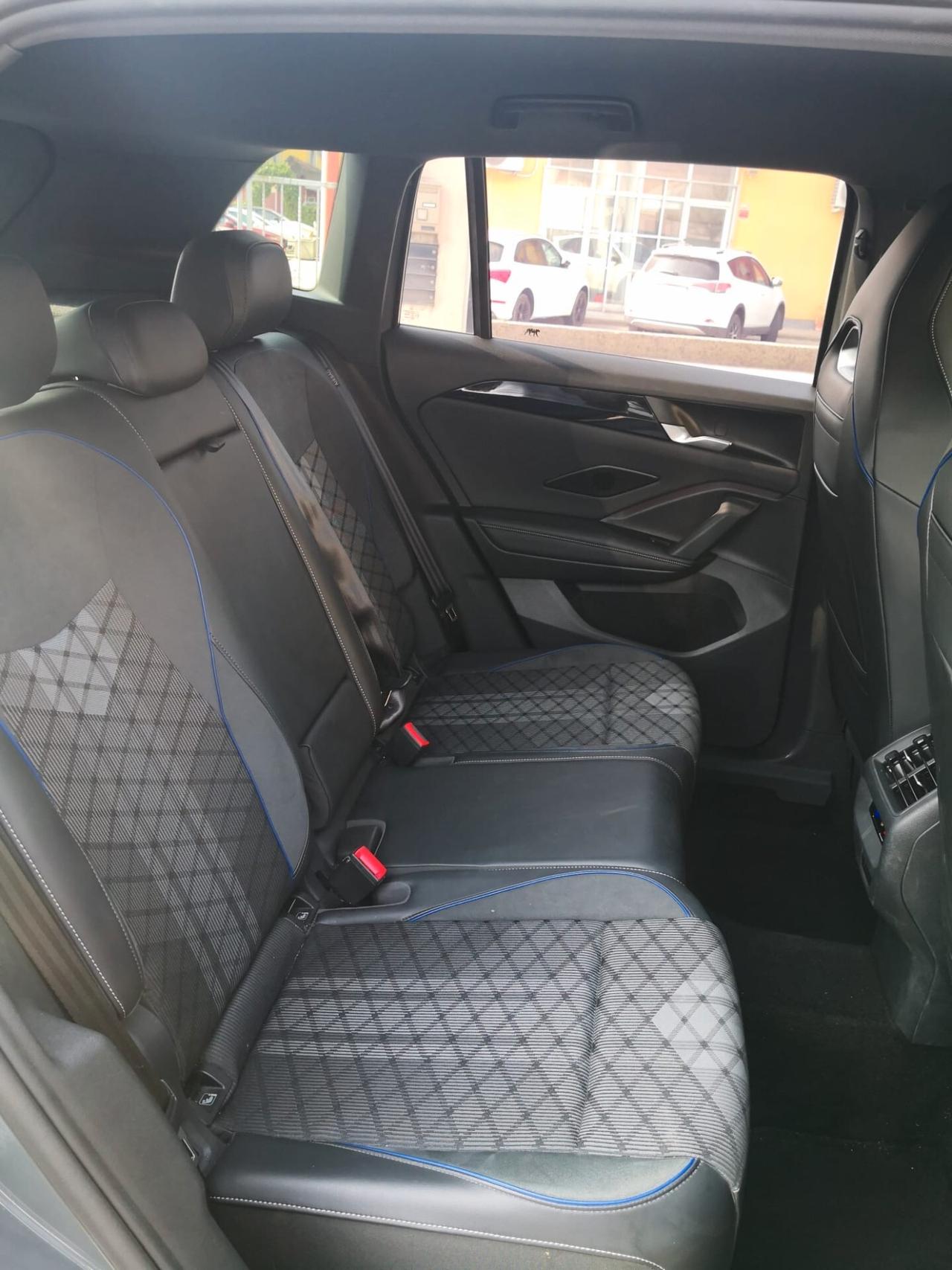 Volkswagen Tiguan 2.0 TDI 150 CV DSG R-Line ***TELECAMERA***