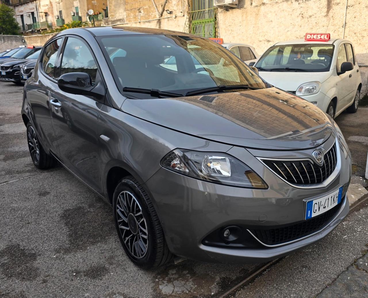 Lancia Ypsilon 1.0 FireFly 5 porte S&S Hybrid Platino