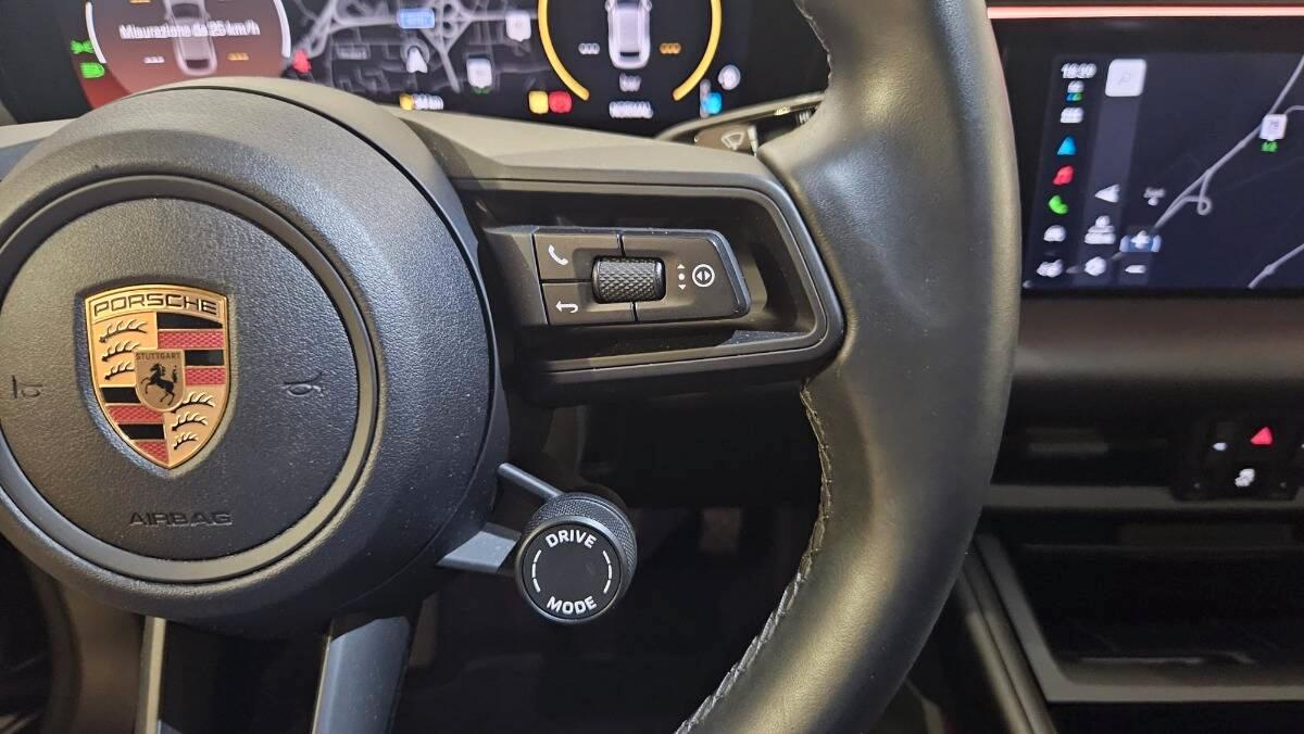Porsche Macan 4