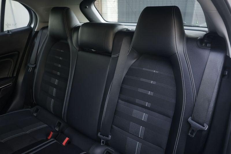 Mercedes-Benz GLA Mercedes-Benz GLA 200 d Automatic 4Matic Sport 100KW ANNO 2018