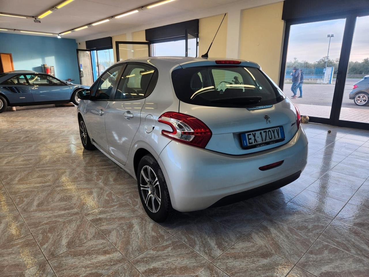 Peugeot 208 1.4 HDi 68 CV 5 porte NAVI