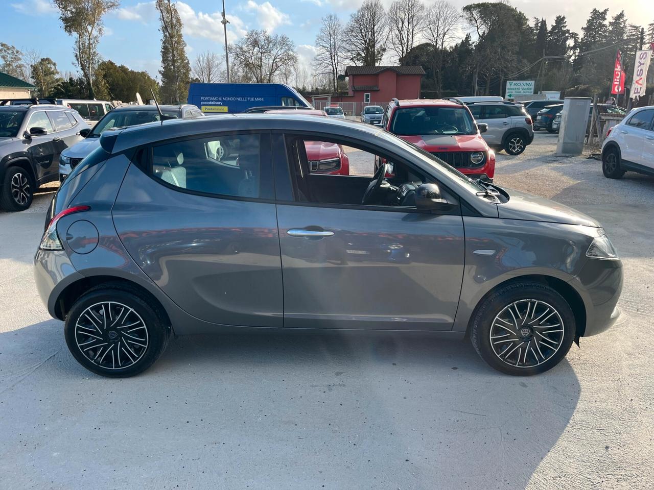 Lancia Ypsilon 1.0 FireFly 5 porte S&S Hybrid Oro