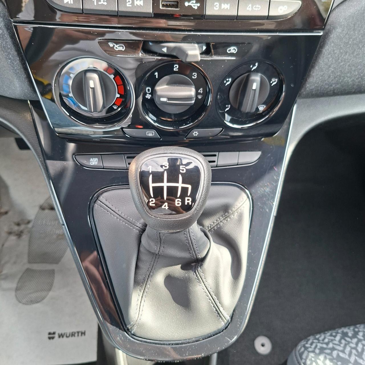 Lancia Ypsilon 1.0 Bz 70 Cv Hybrid Silver