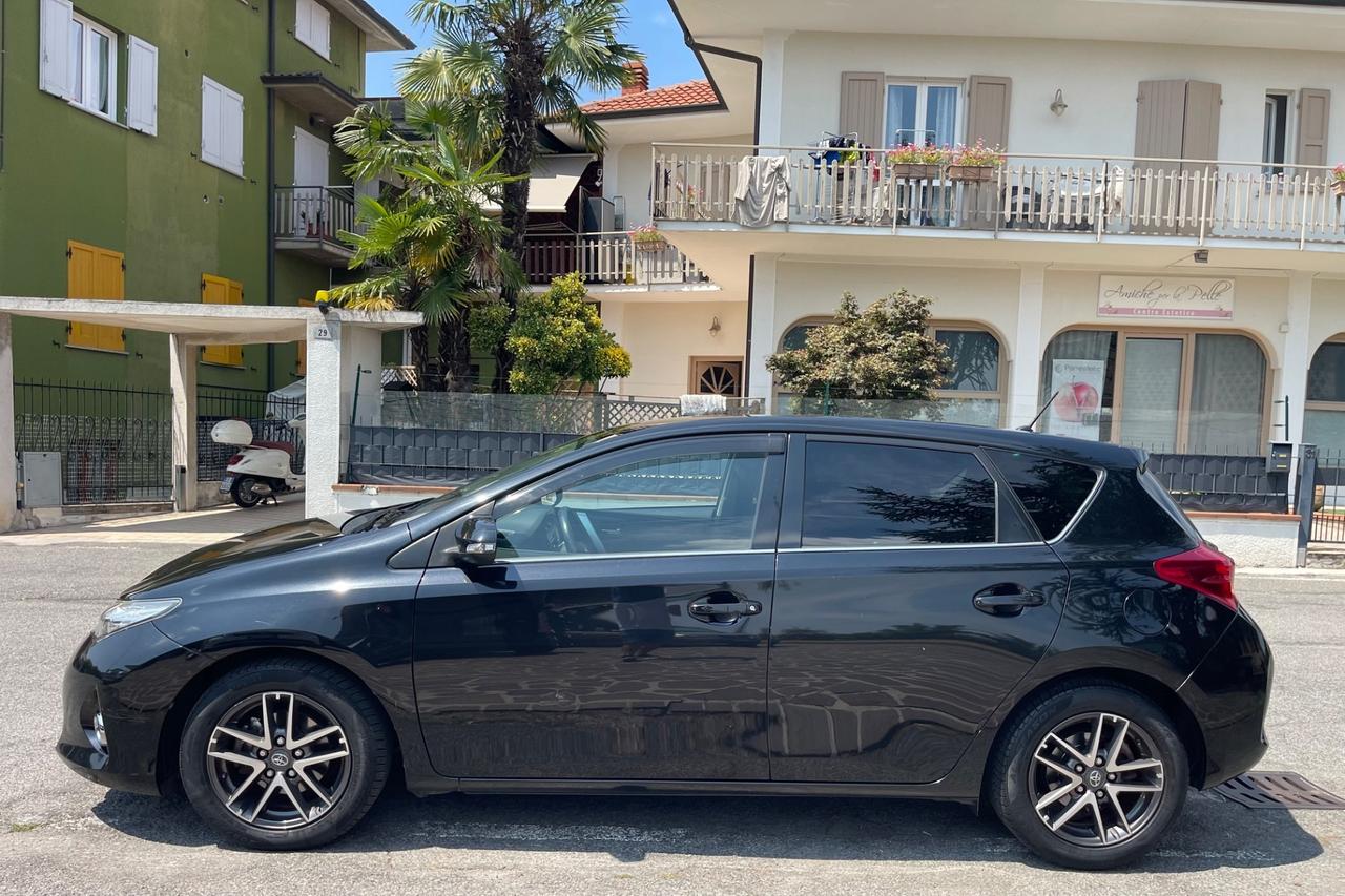 Toyota Auris 1.4 D-4D Lounge
