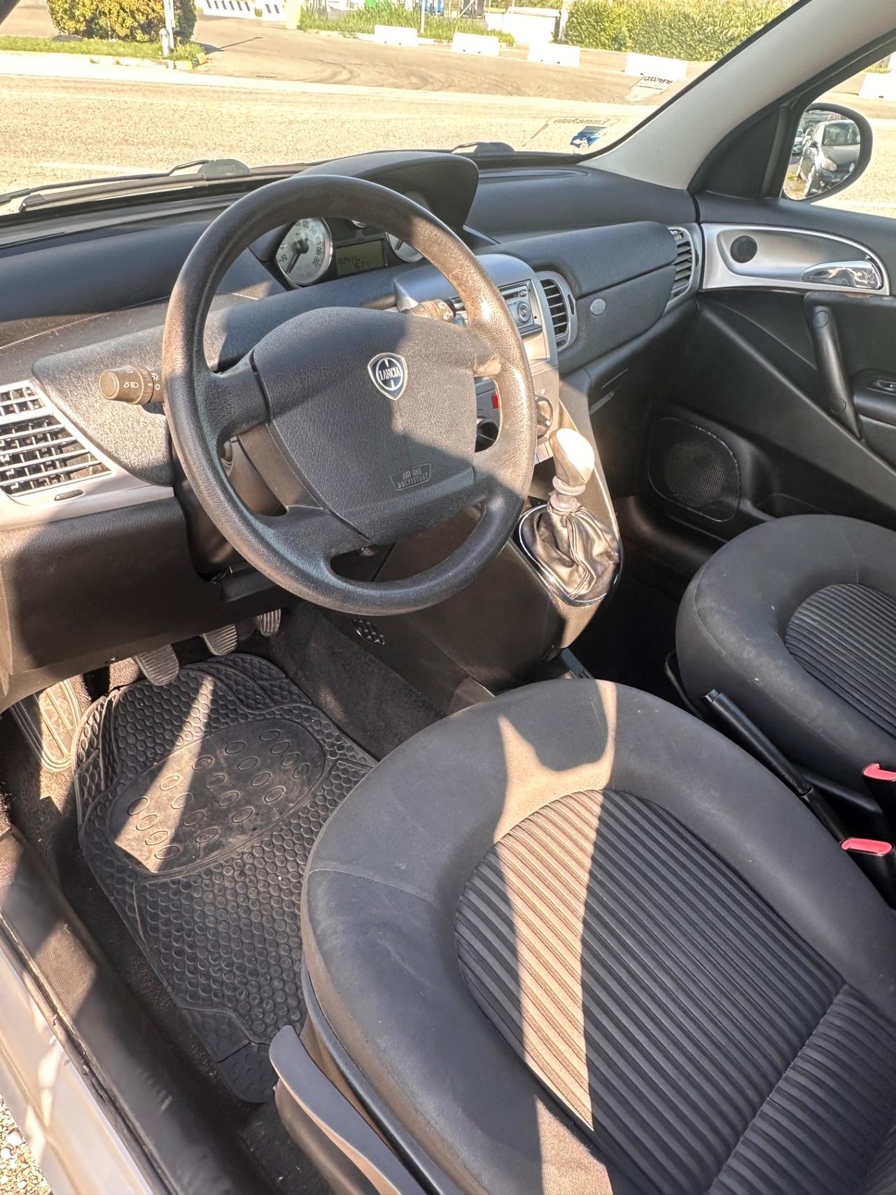 Lancia Ypsilon 1.2 Argento