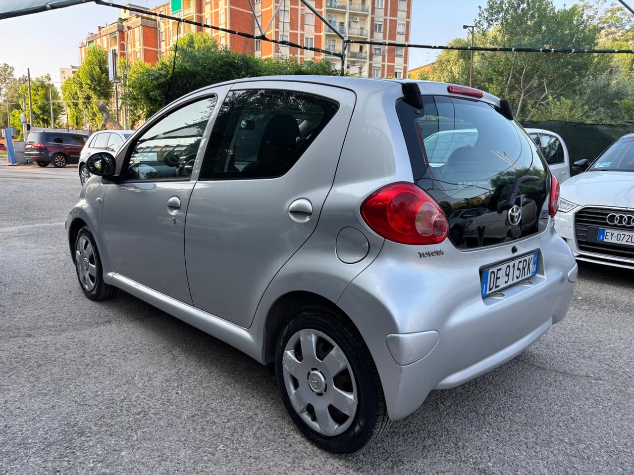 Toyota Aygo 1.4 DIESEL 5 porte Sol OK NEOPATENTATI