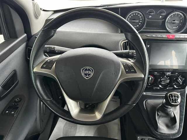 Lancia Ypsilon 1.0 FireFly 5 porte S&S Hybrid Ecochic Silver