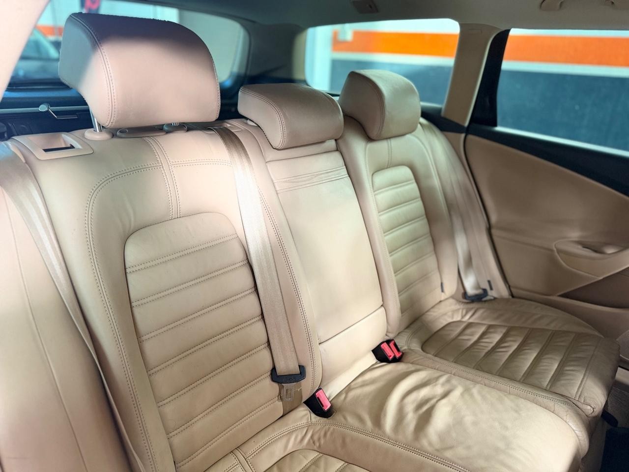 Volkswagen Passat 2.0 TDI DPF DSG Highline NEOPATENTATI