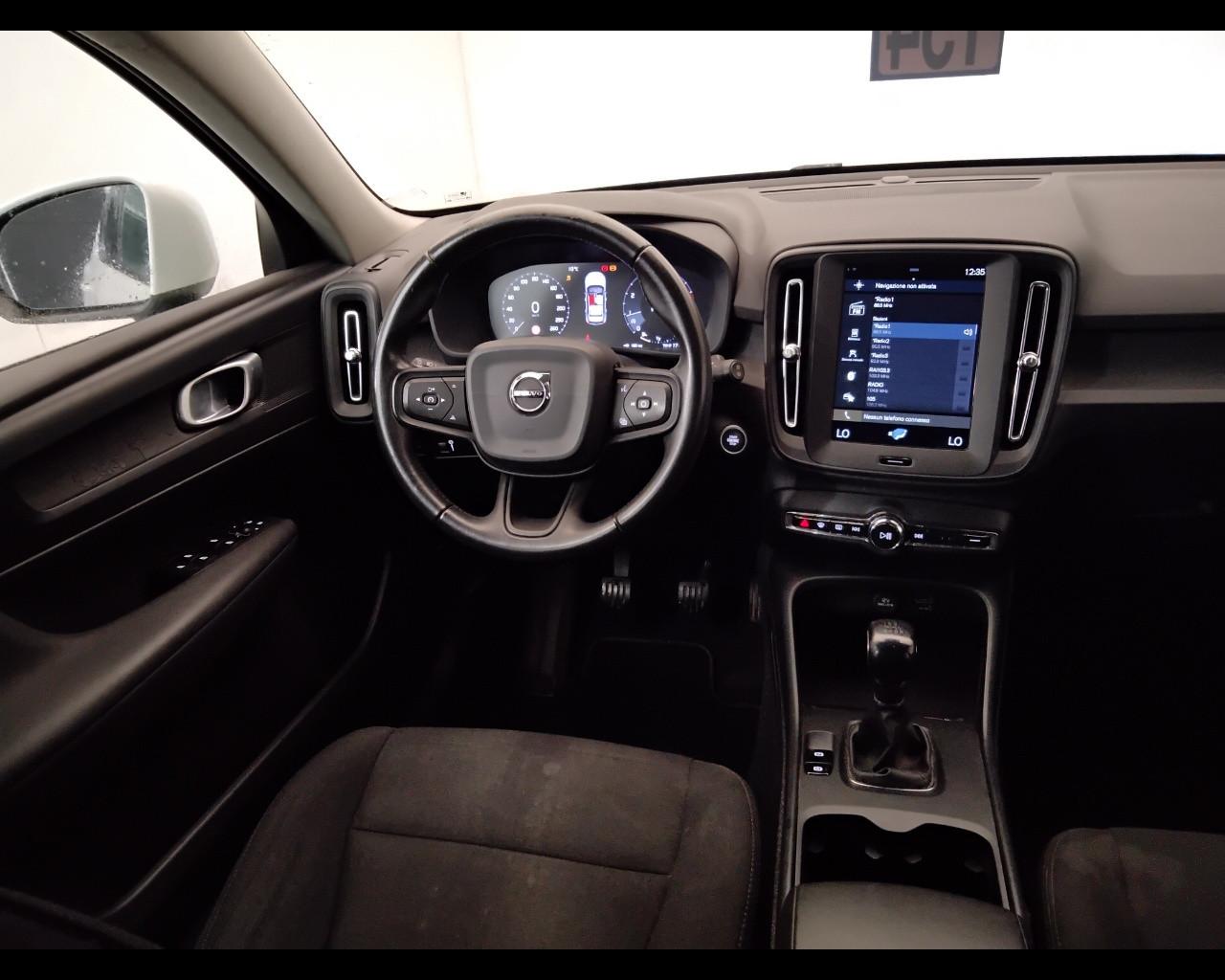 VOLVO XC40 - XC40 1.5 t3 Momentum Core 163cv my21