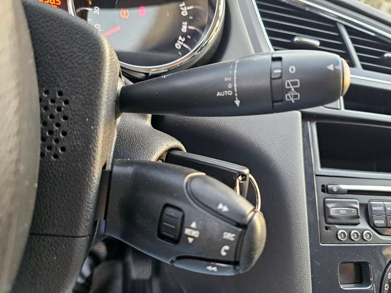 PEUGEOT 5008 1.6 BLUEHDI 120CV BUSINESS EAT6 7 POSTI