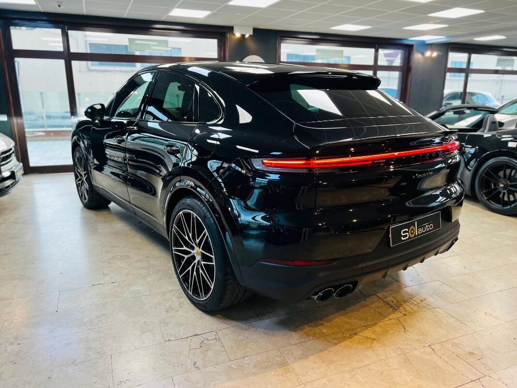 Porsche Cayenne Coupe Coupe e-hybrid Face lift 2024 auto nuova