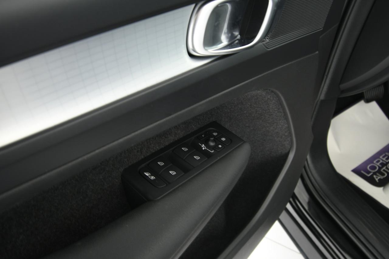 VOLVO XC40 N1 1.5 T2 Momentum Core geartronic CAMERA+PREZZO+IVA