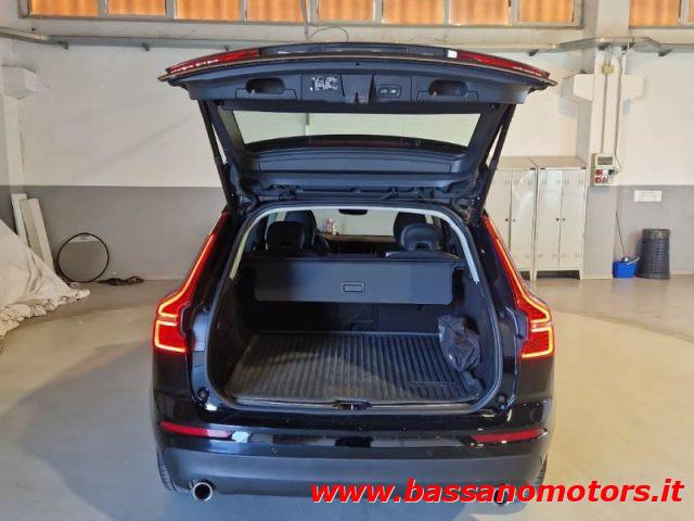 VOLVO XC60 B4 (d) AWD Geartronic Momentum Pro IN ARRIVO