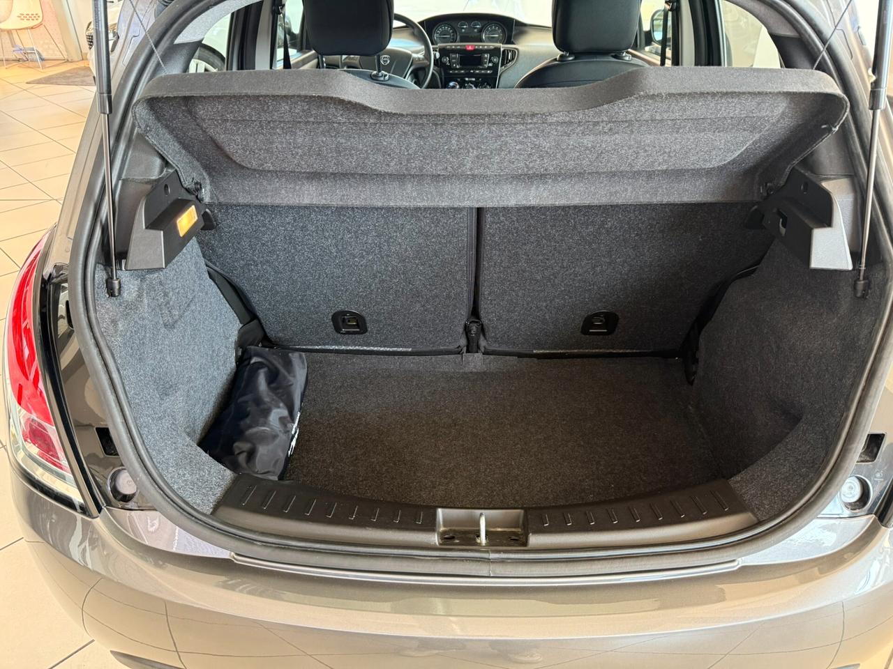 Lancia Ypsilon 1.0 FireFly 5 porte S&S Hybrid Gold