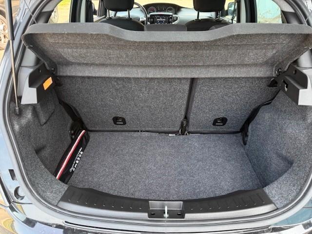 Lancia Ypsilon neopatentati 5 posti