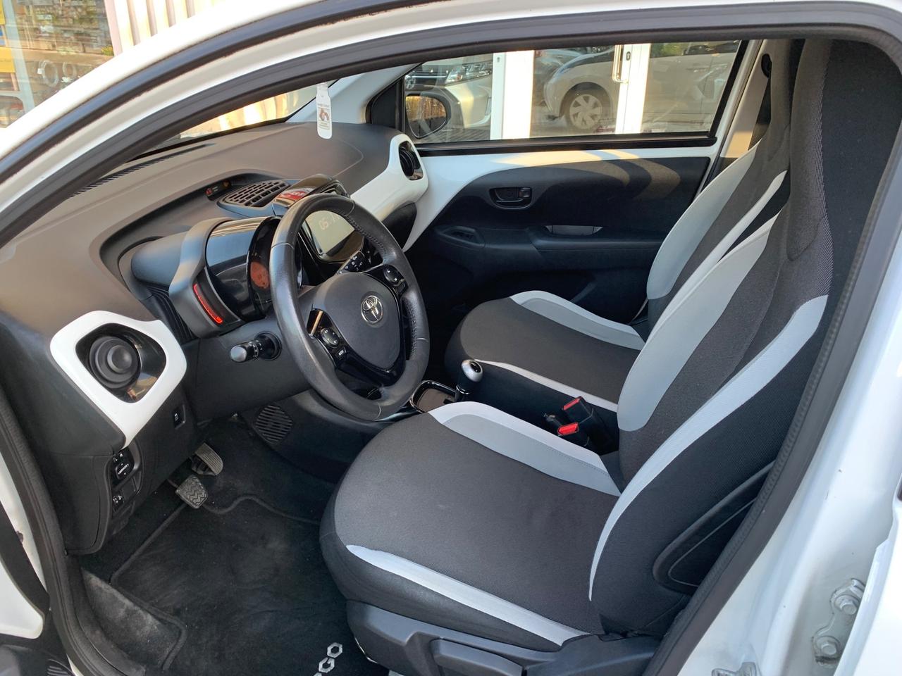 Toyota Aygo 1.0 VVT-i 69 CV 5 porte x-play MMT