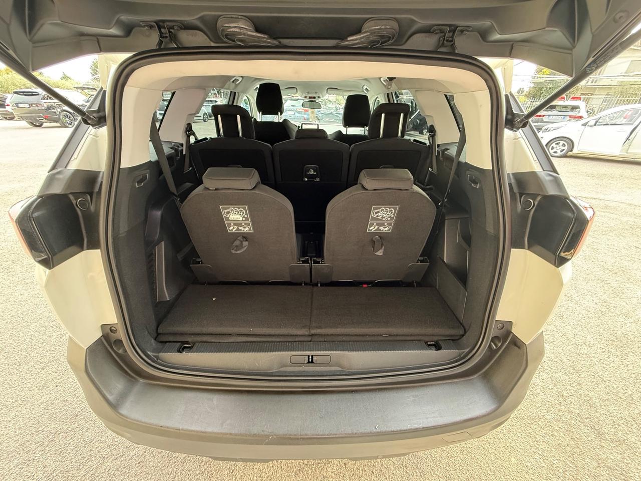 Peugeot 5008 -1.6 Diesel 120 cv-Gancio Traino