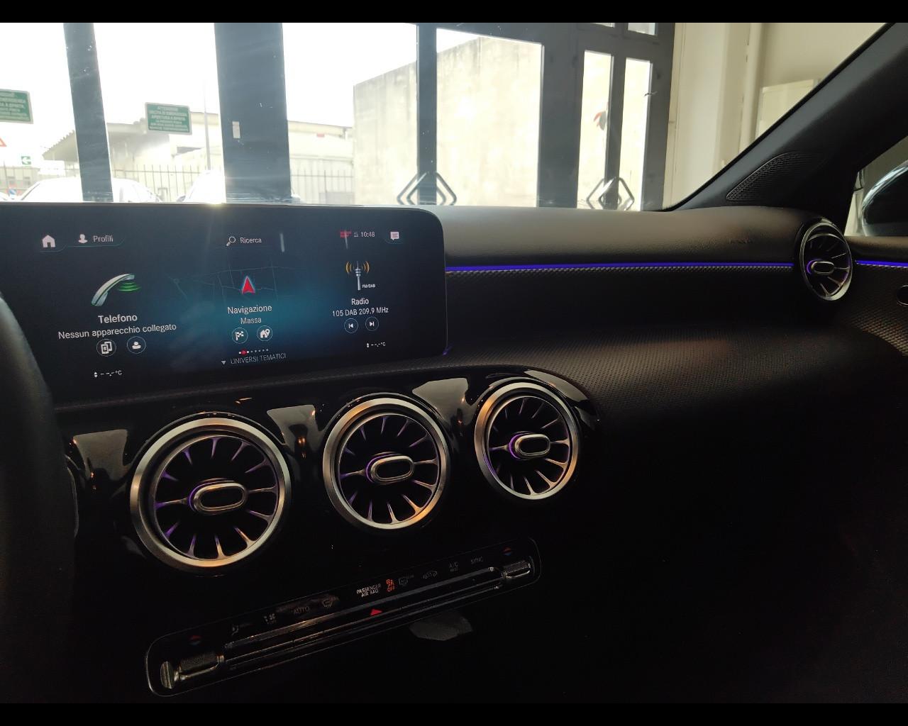 Mercedes-Benz Classe A - W177 2018 - A 180 d Sport Light auto