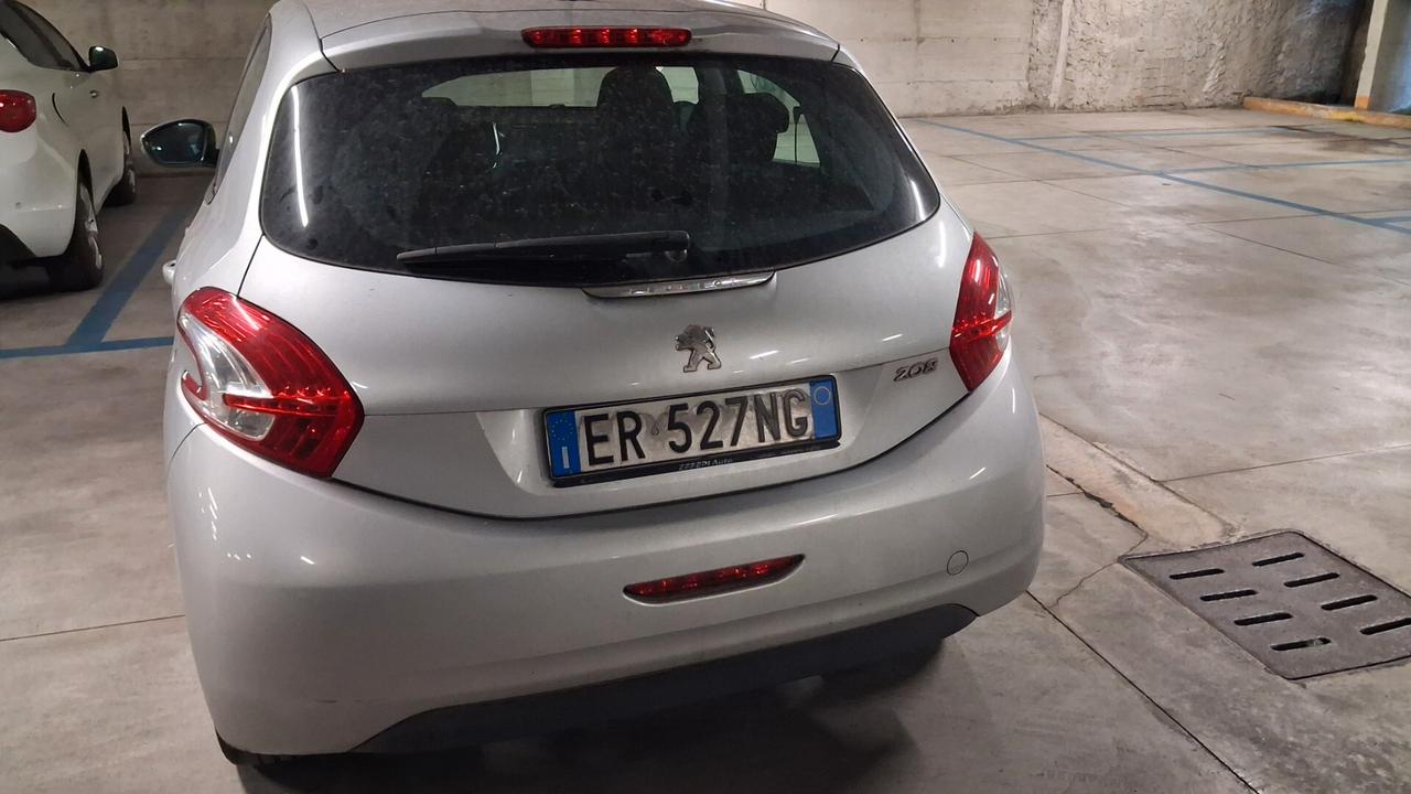 Peugeot 208 1.4 HDi 68 CV 5 porte Allure