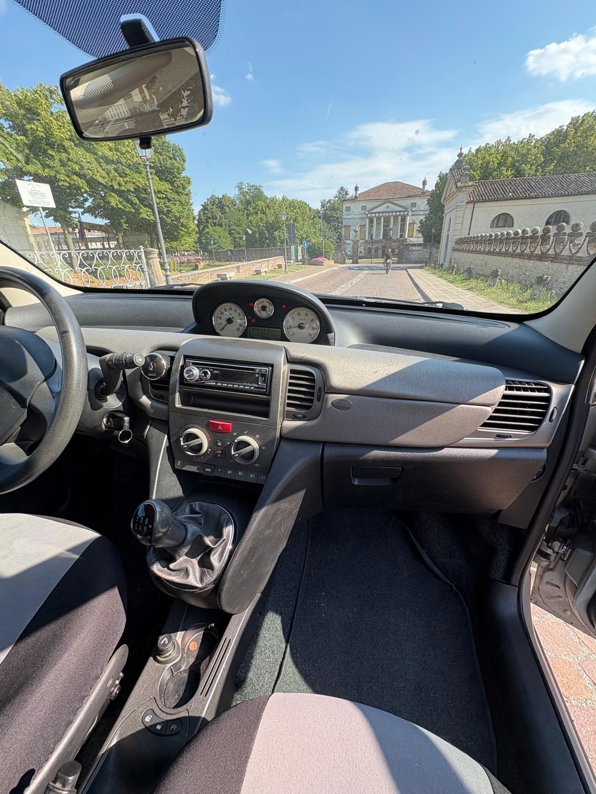 Lancia Ypsilon 1.3 Multijet 16V Platino