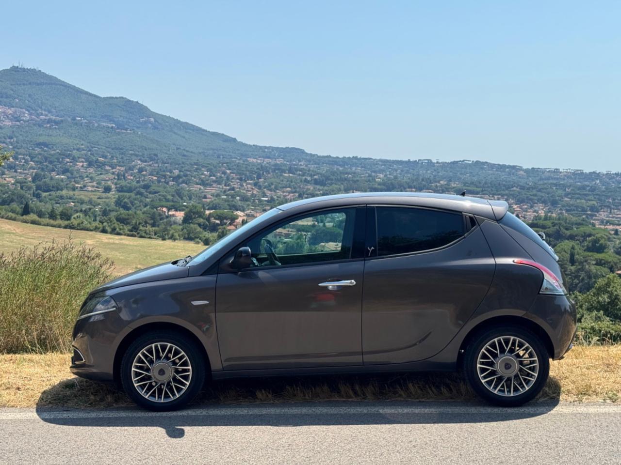 Lancia Ypsilon 0.9 TwinAir 85 CV 5 porte S&S DFN Platinum