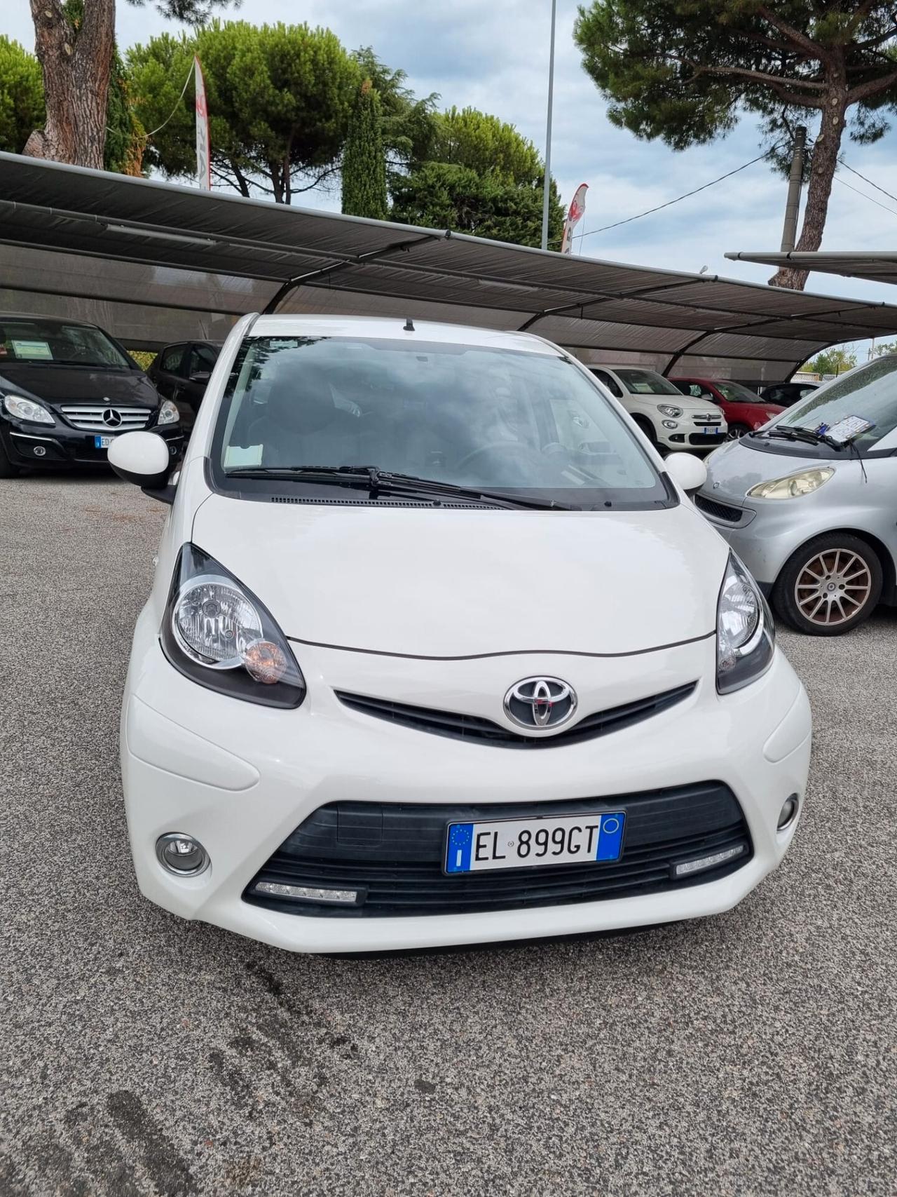 Toyota Aygo 1.0 12V VVT-i 5 porte Lounge Connect MMT