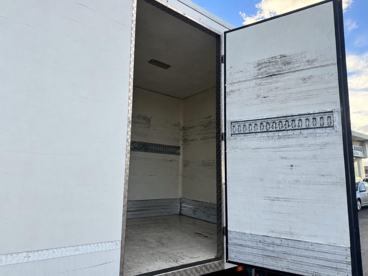 Iveco EUROCARGO 70Q SPONDA PEDANA IDRAULICA+PORTA LATERALE-6 CILINDRI-PORTATA 1800 KG