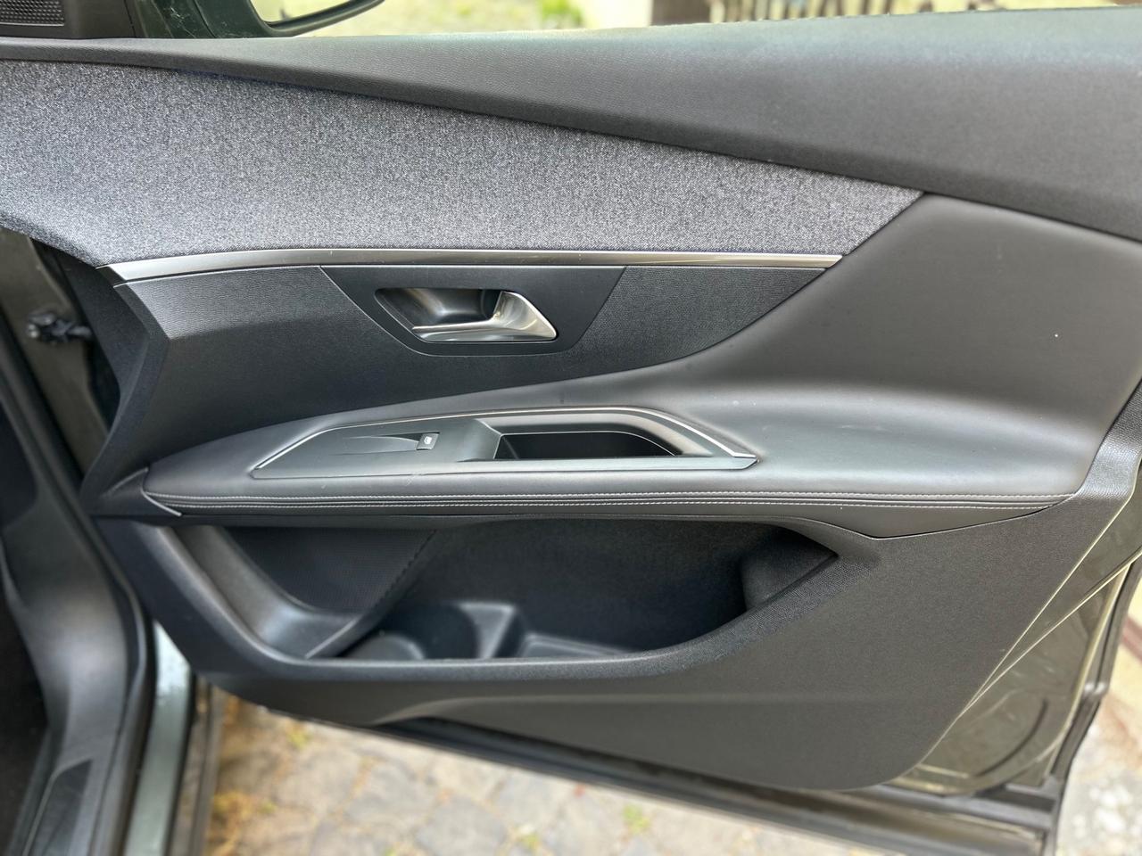 Peugeot 3008 PureTech Turbo 130 S&S EAT8 Allure