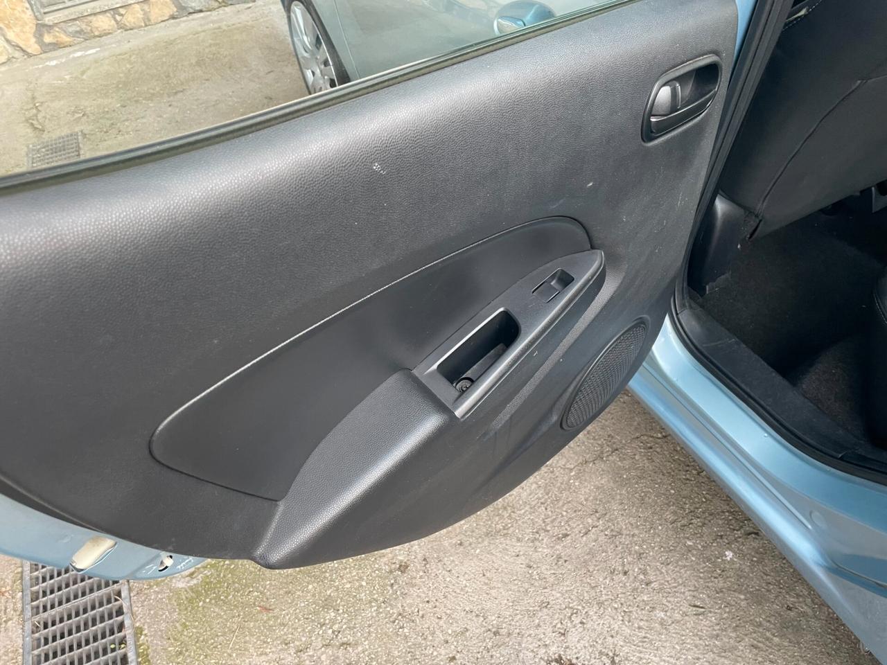 Mazda 2 1.3 5p. Fun FULL NEOPATENTATI TAGLIANDATA