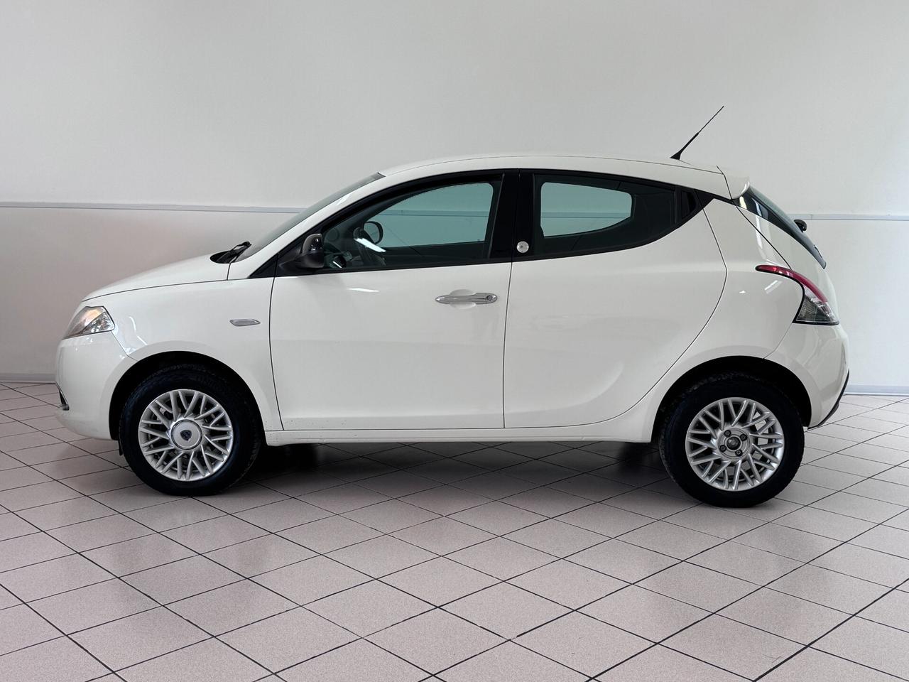 LANCIA YPSILON 0,9 METANO (CONTOVENDITA)