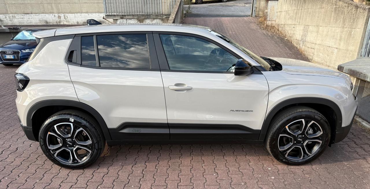 Jeep Avenger 1.2 Turbo e-Hybrid MHEV Summit