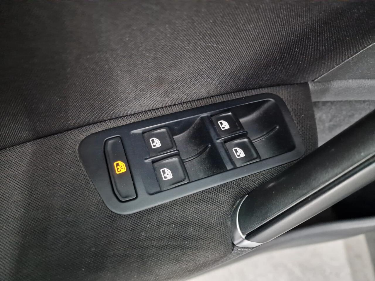 Volkswagen Golf 1.6 TDI 115 CV 5p. R line