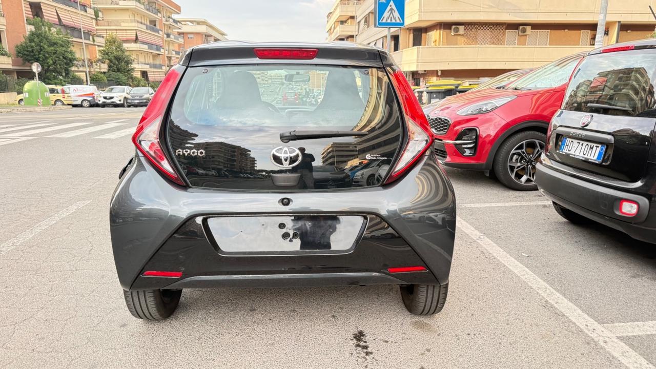 Toyota Aygo Connect 1.0 VVT-i 72 CV 5 porte x-play LED NAVI KAMERA PDC CERCHI 16 BLUETOOTH