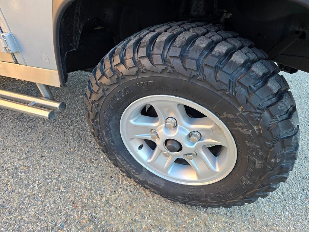 Land Rover Defender 90 TDI 200 RESTAURATA!