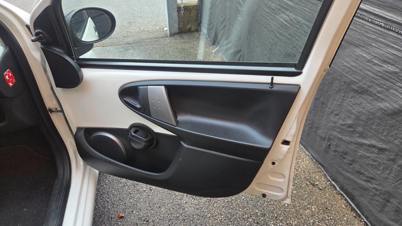 Toyota Aygo 1.0 12V VVT-i 5 porte Lounge Connect unico proprietario