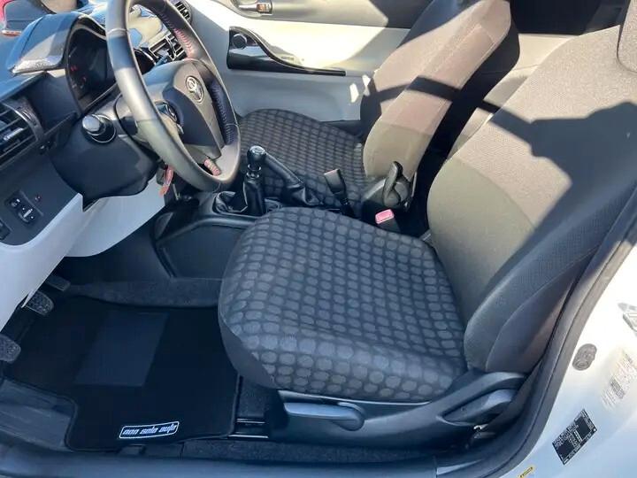 Toyota iQ 1.0 Lounge